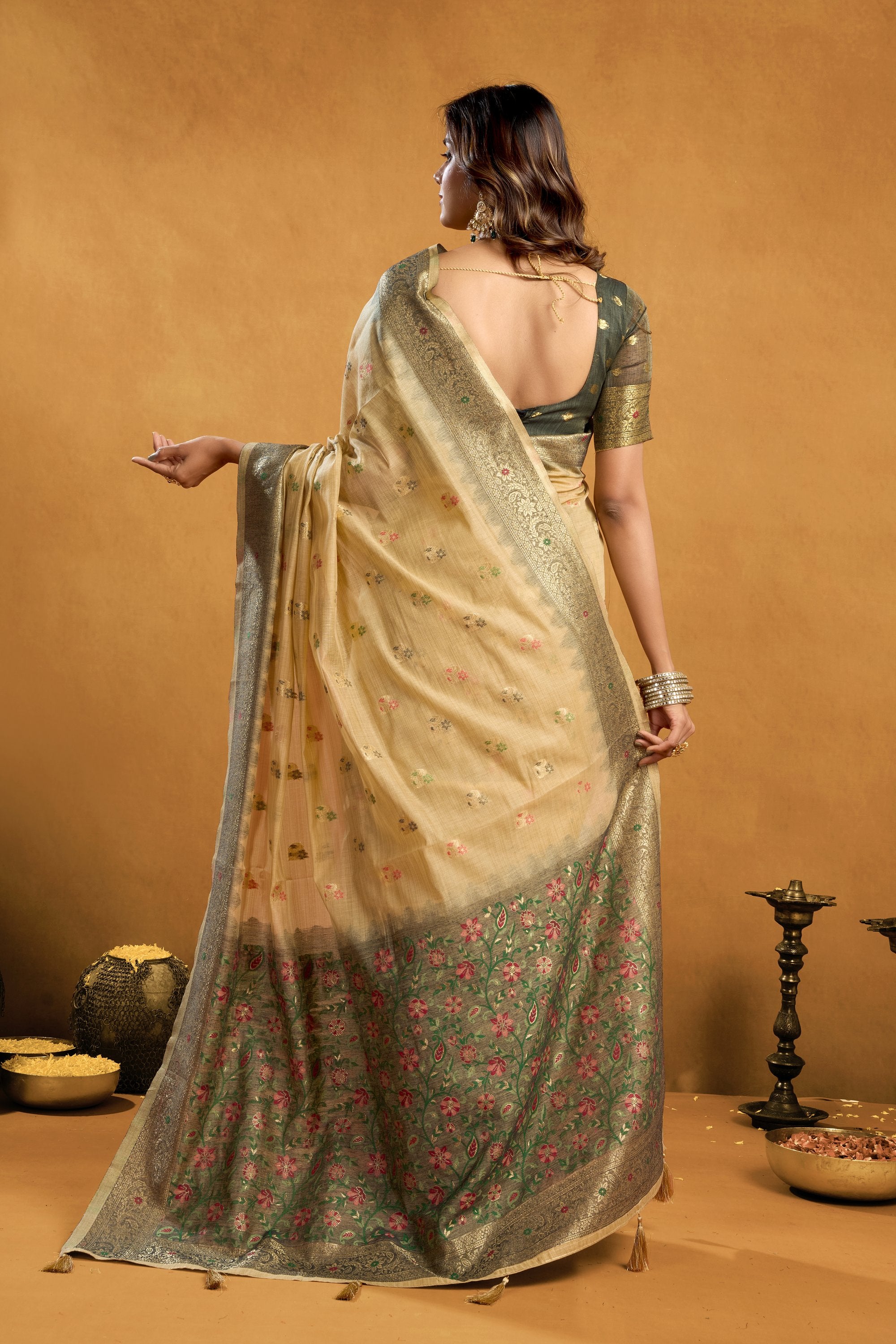 Aashka Saree - Vanilla Beige - Close Up
