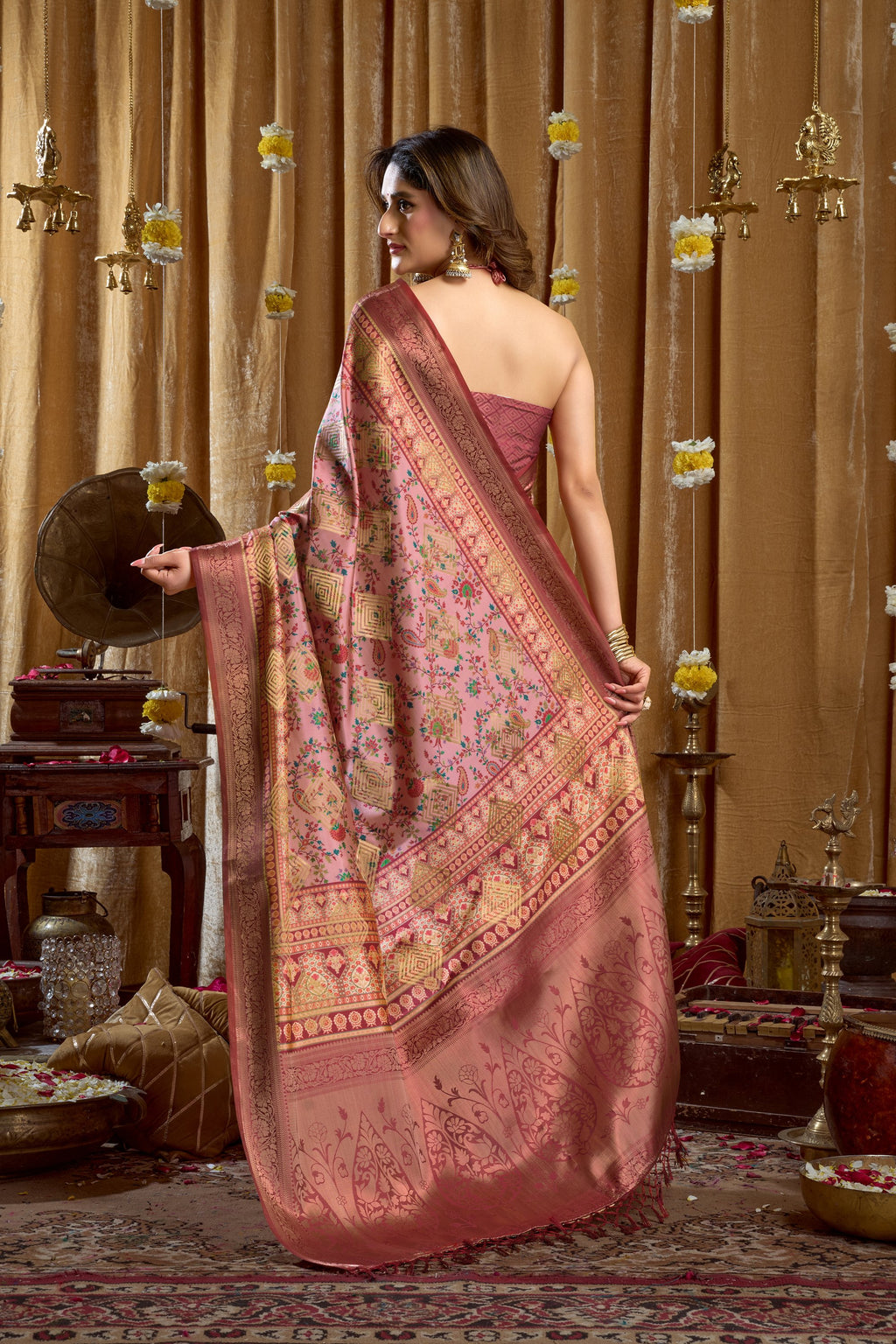 Gulshan Saree - Dusty Rose - Pallu Detail