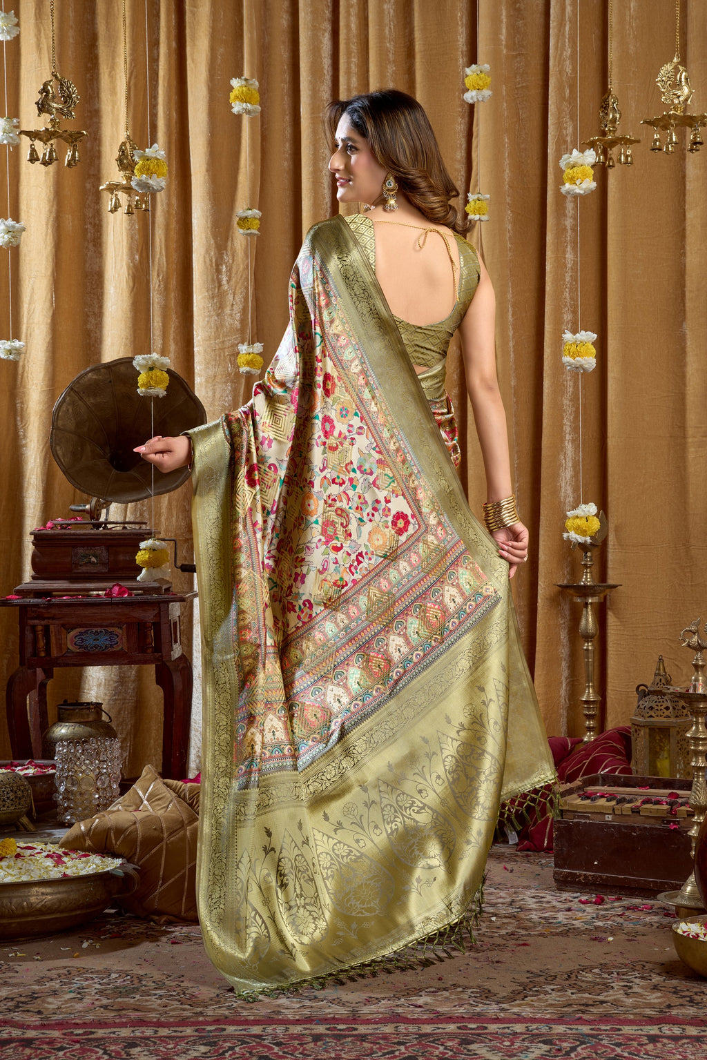 Gulshan Saree - Olive Gold - Pallu Detail