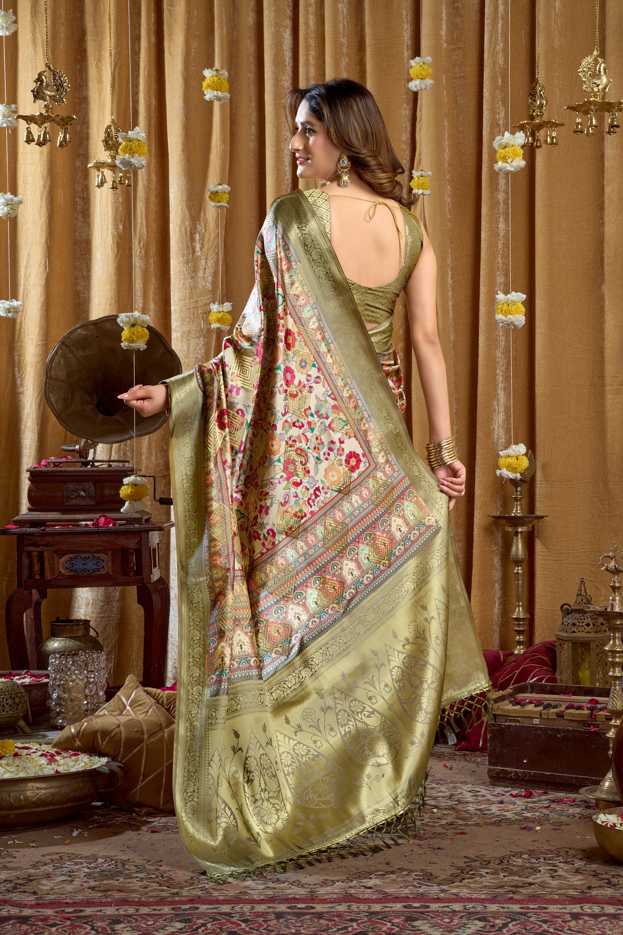 Gulshan Saree - Olive Gold - Pallu Detail