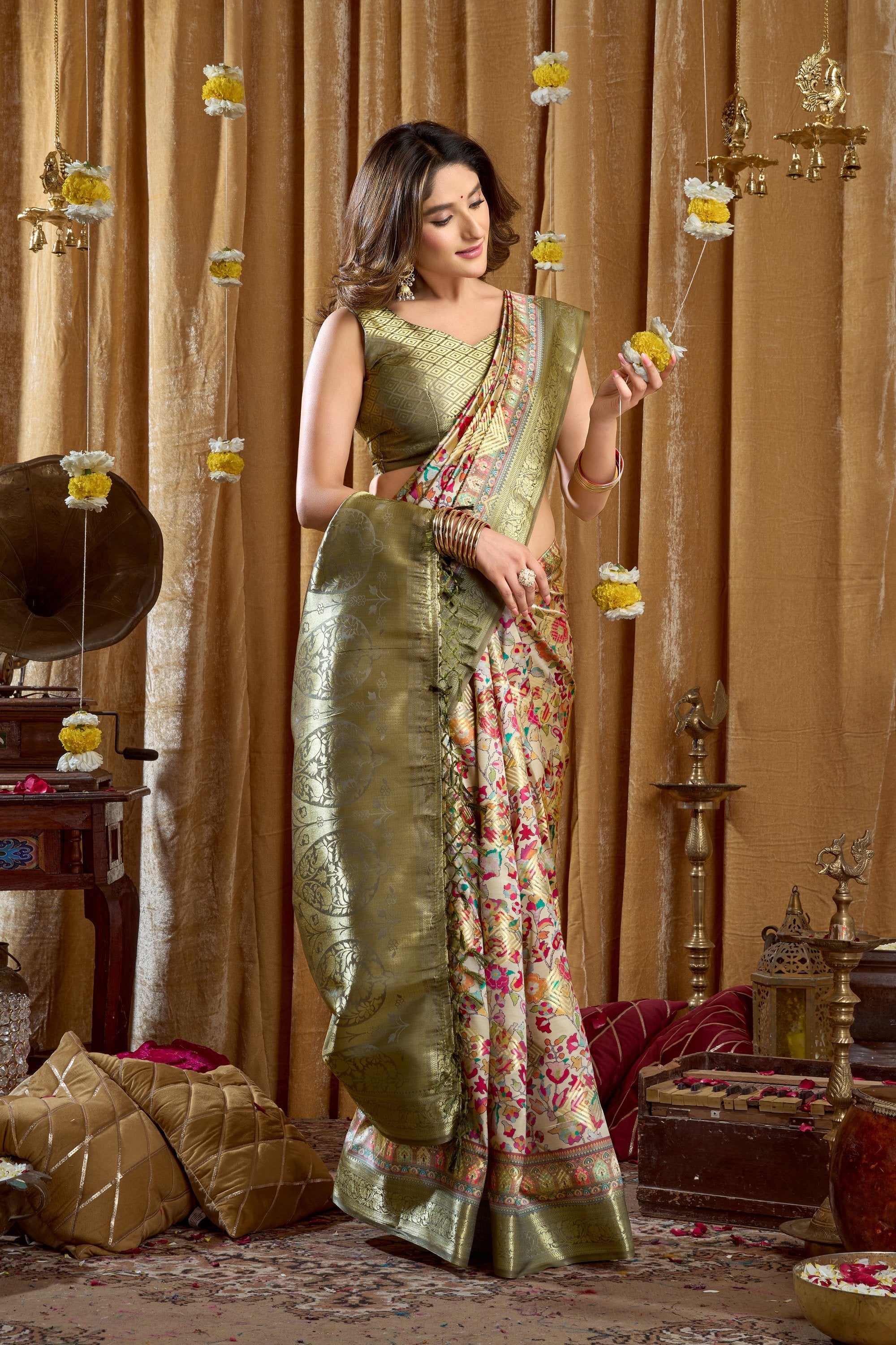 Gulshan Saree - Olive Gold - Border Detail