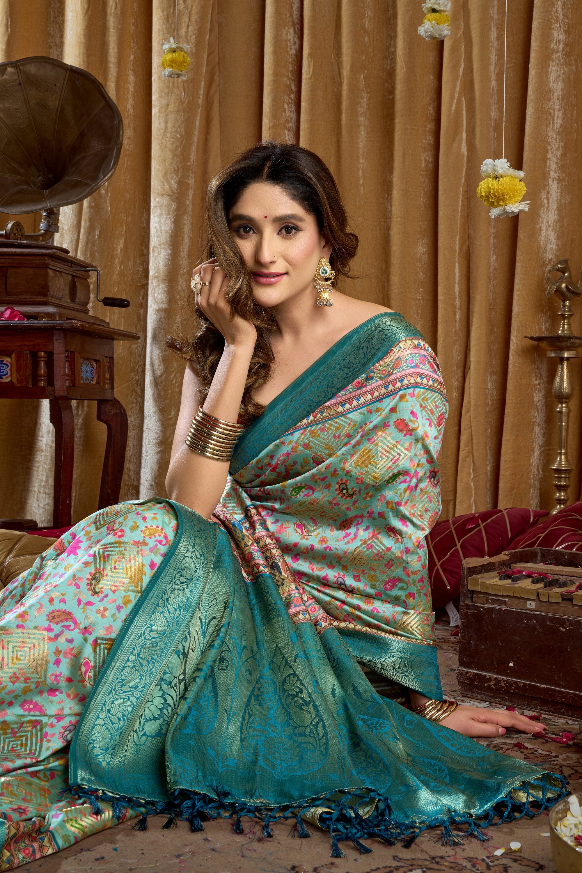 Gulshan Saree - Royal Teal - Border Detail
