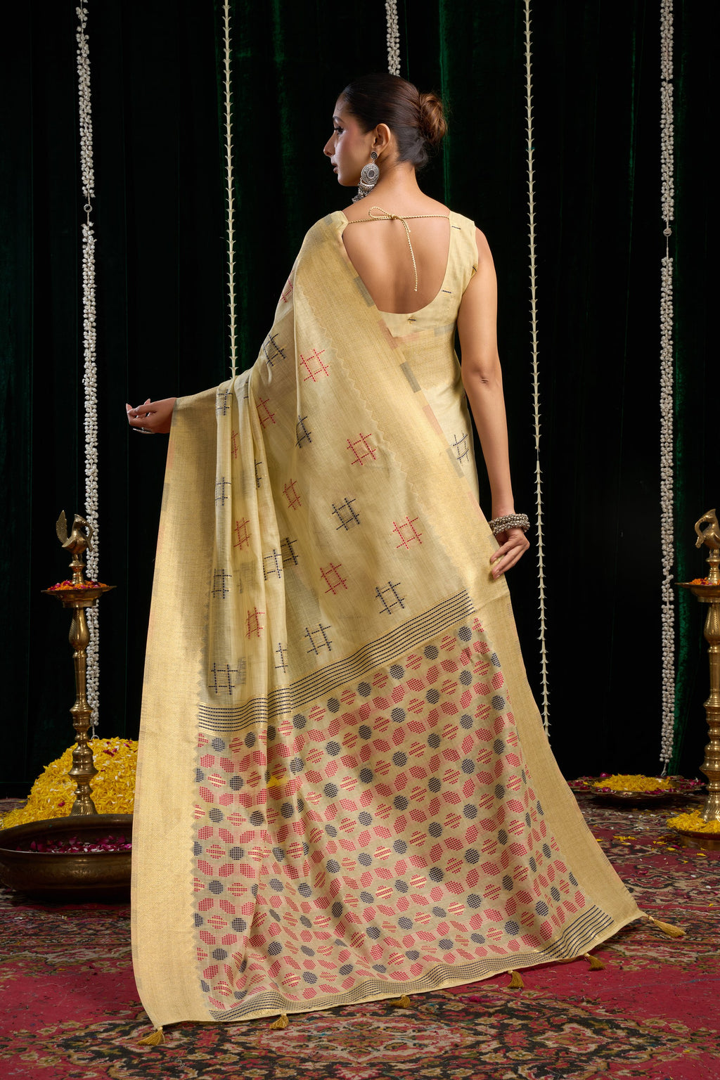 Kiran Saree - Vanilla Gold - Pallu Detail