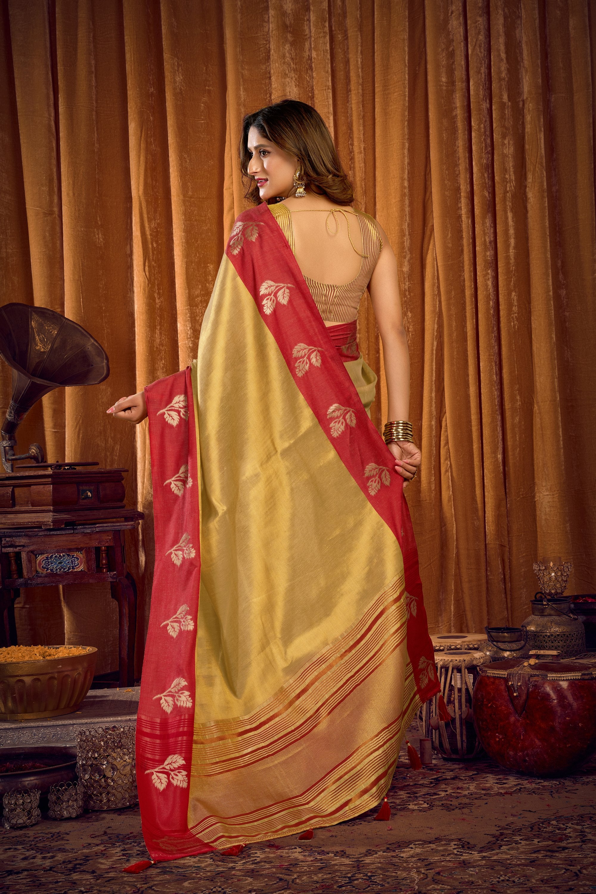 Madhura Saree - Vanilla Gold - Pallu Detail