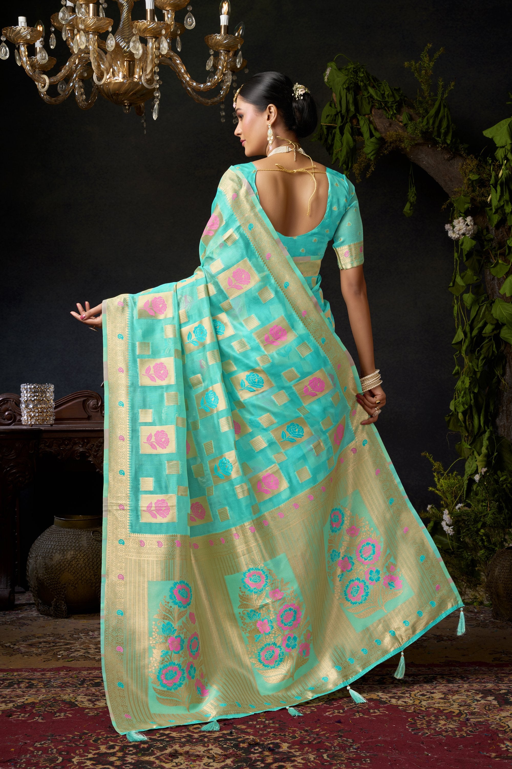 Nayantara Saree - Aqua Breeze - Pallu Detail