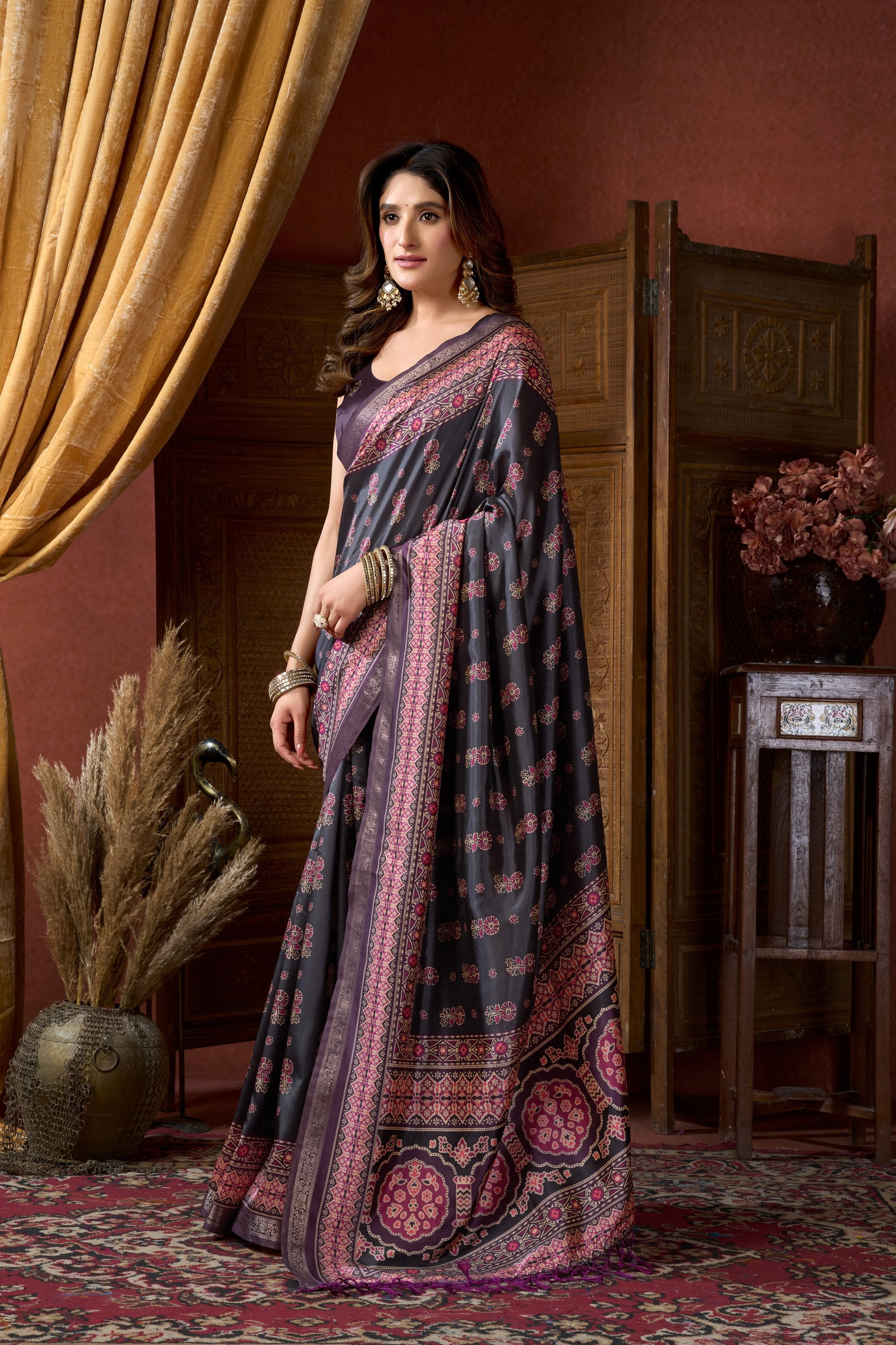 Noorani Saree - Charcoal Rose - Border Detail