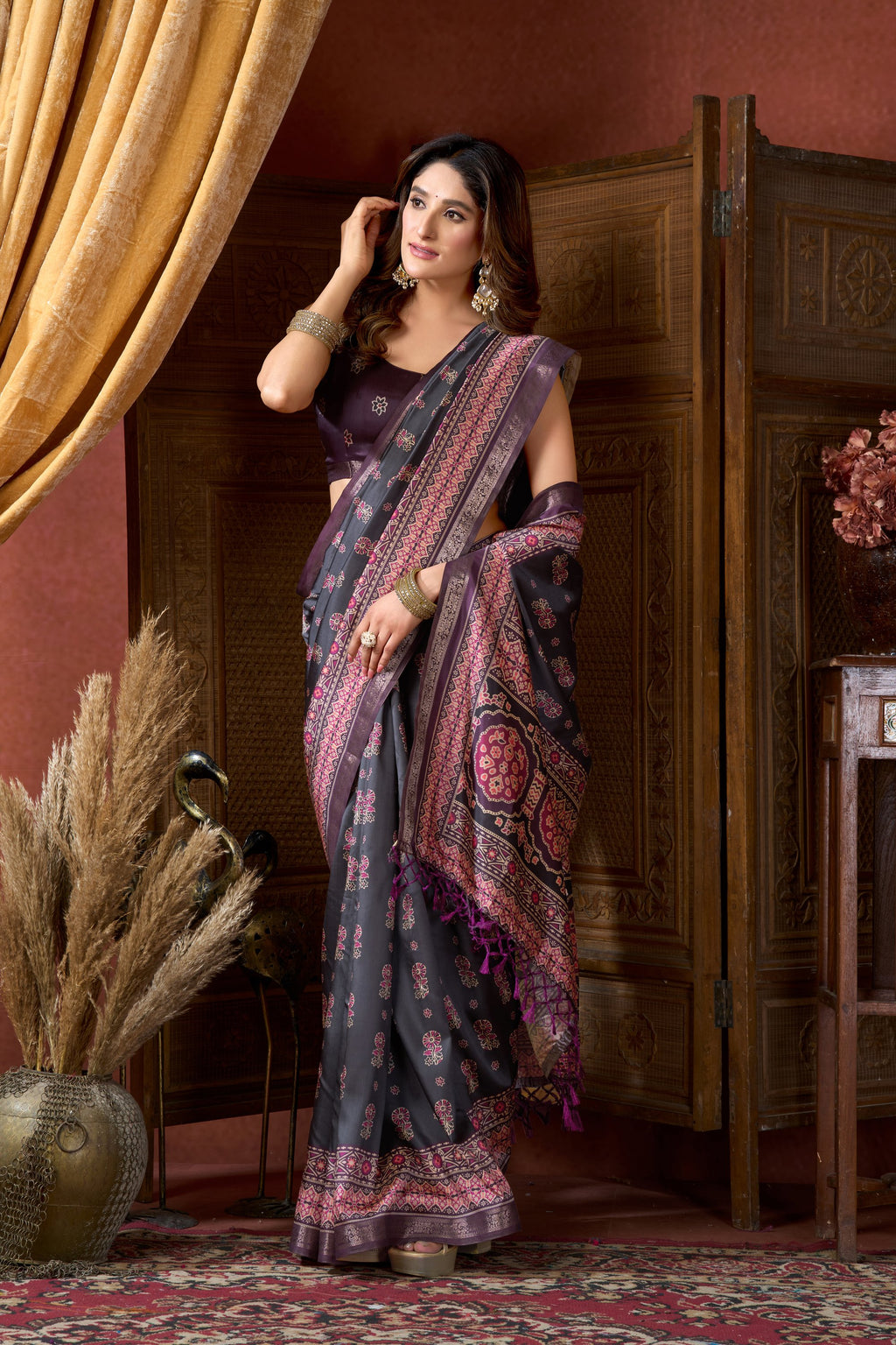Noorani Saree - Charcoal Rose - Close Up