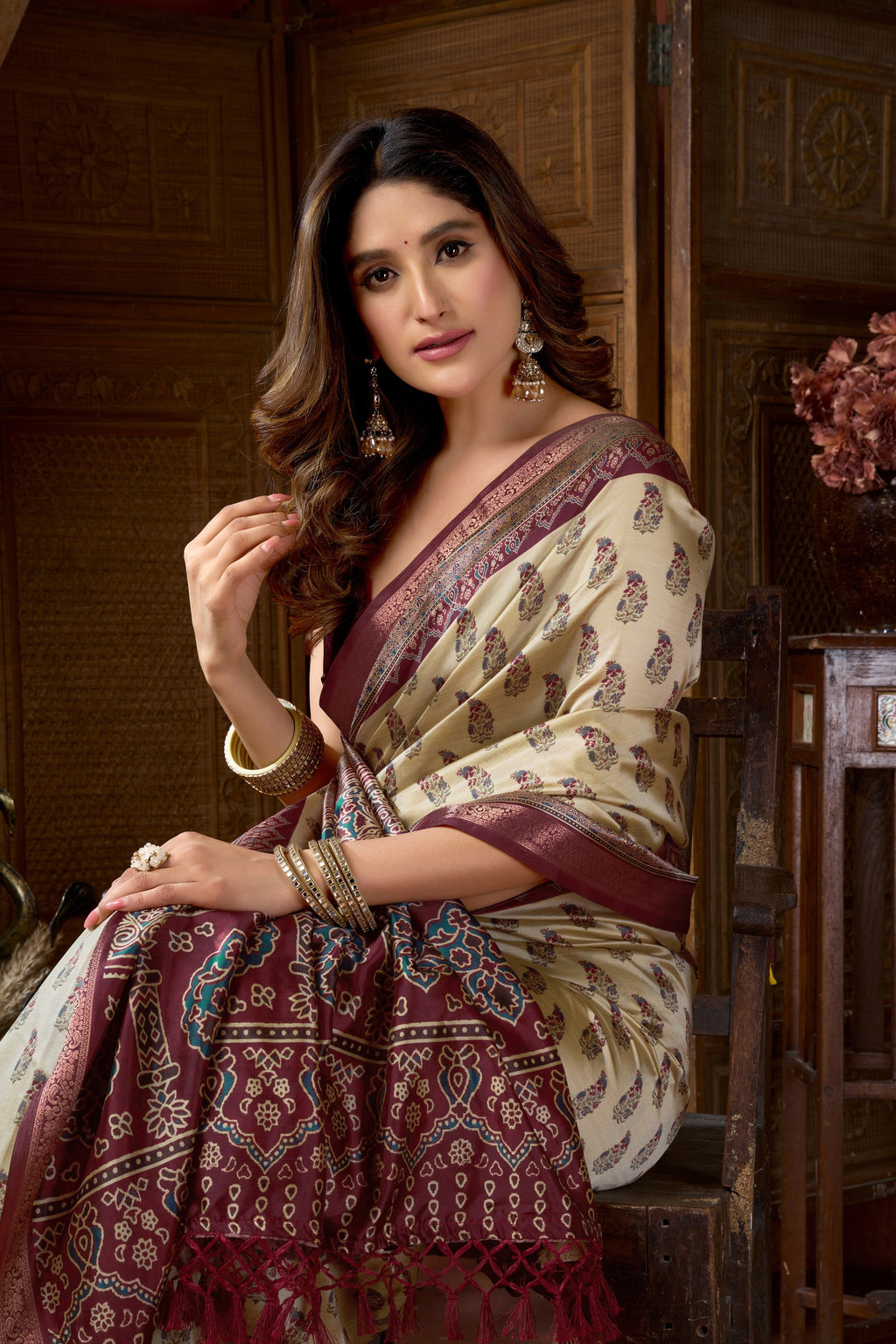 Noorani Saree - Cream Plum - Close Up