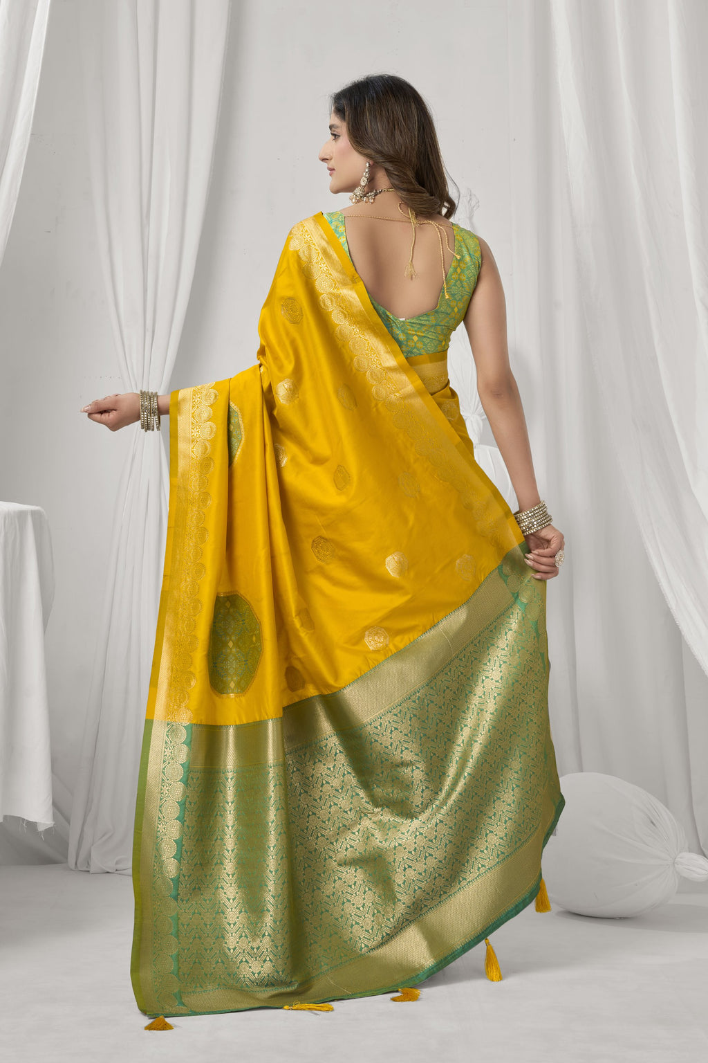 Prerna Saree - Mustard Yellow - Pallu Detail