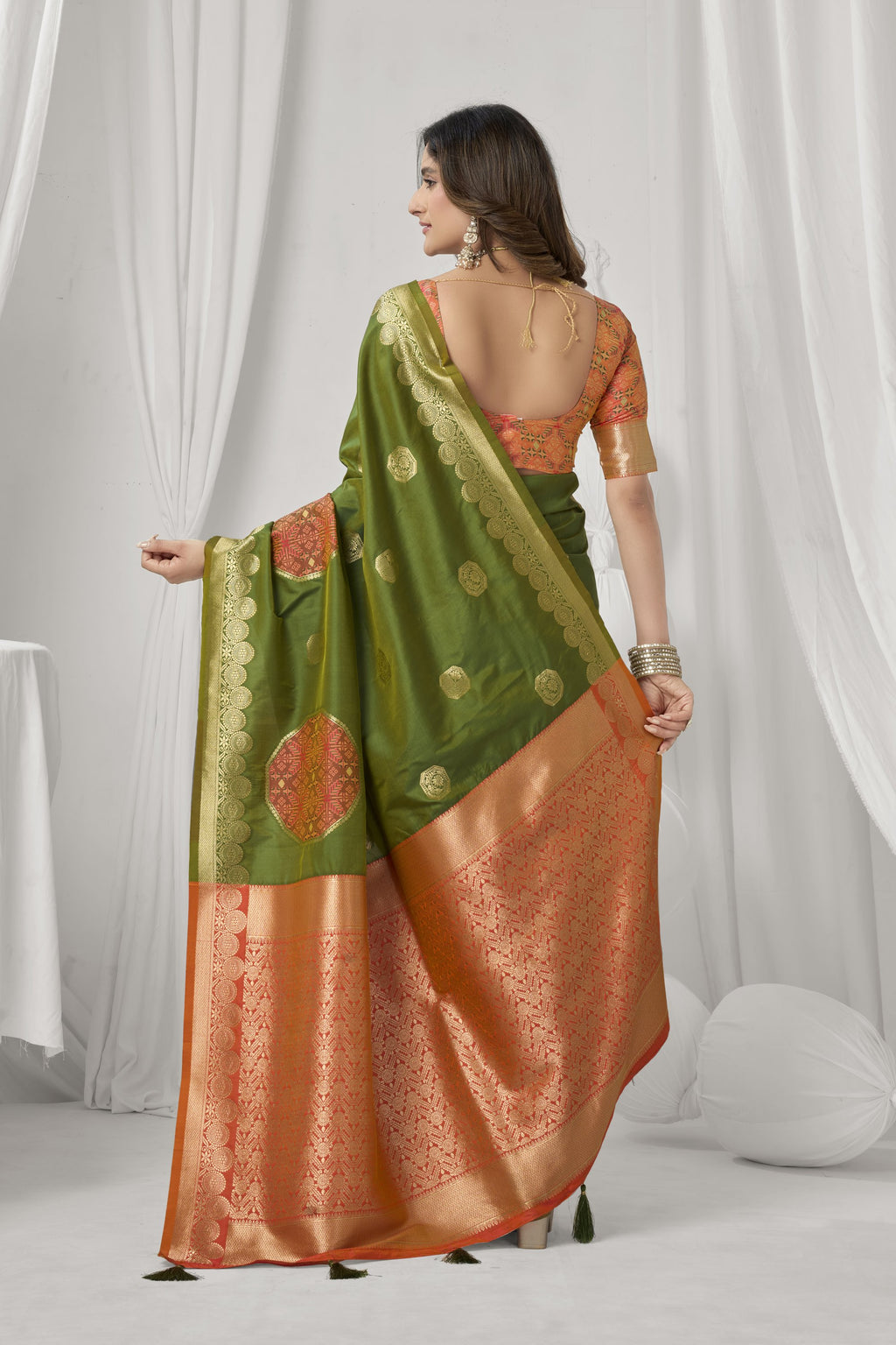 Prerna Saree - Olive Green - Pallu Detail
