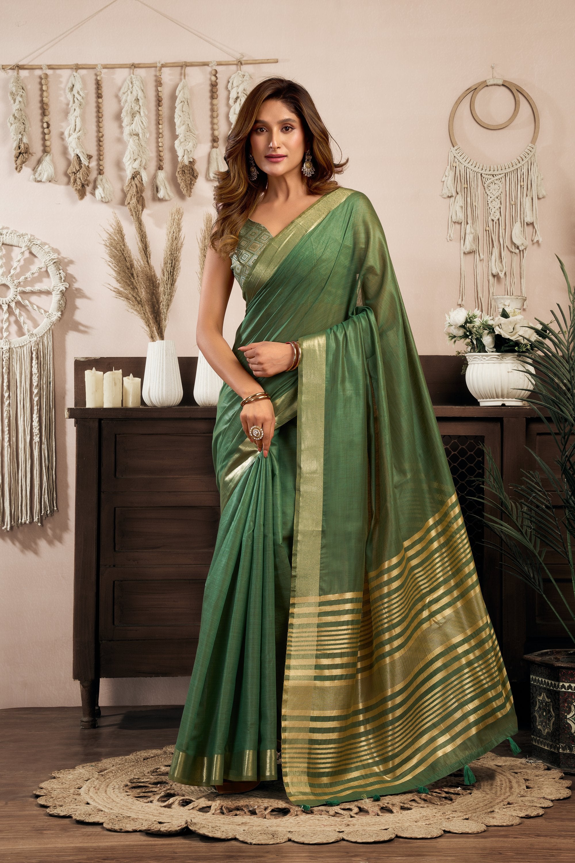 Vaibhavi Saree - Forest Green - Front Drape