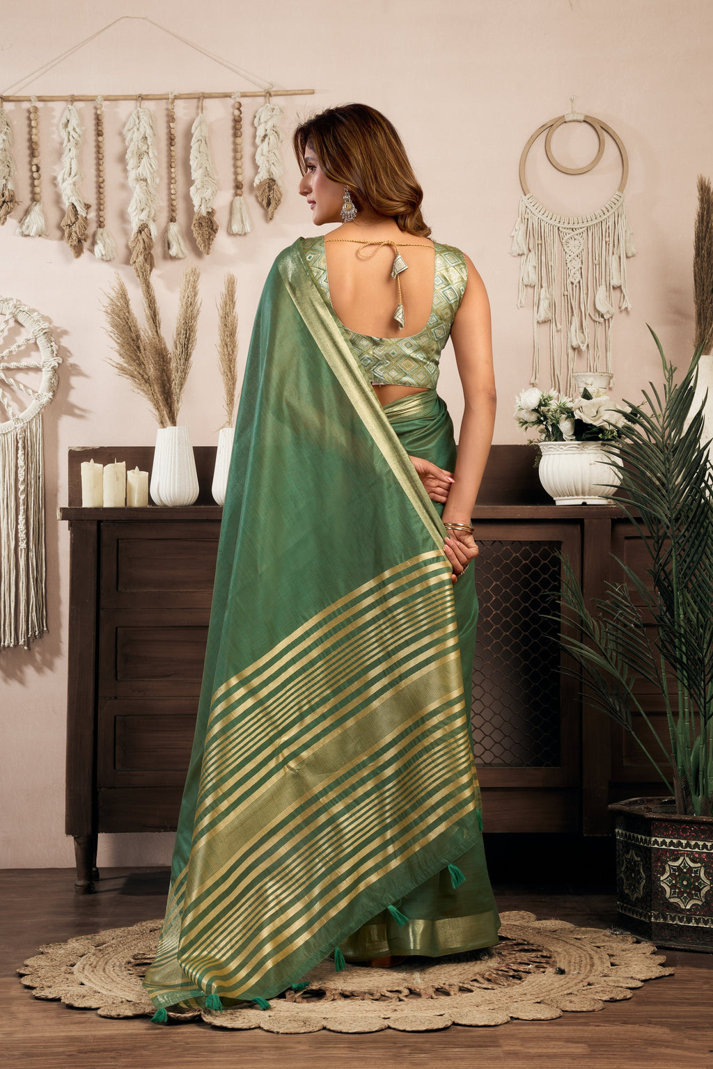 Vaibhavi Saree - Forest Green - Pallu Detail