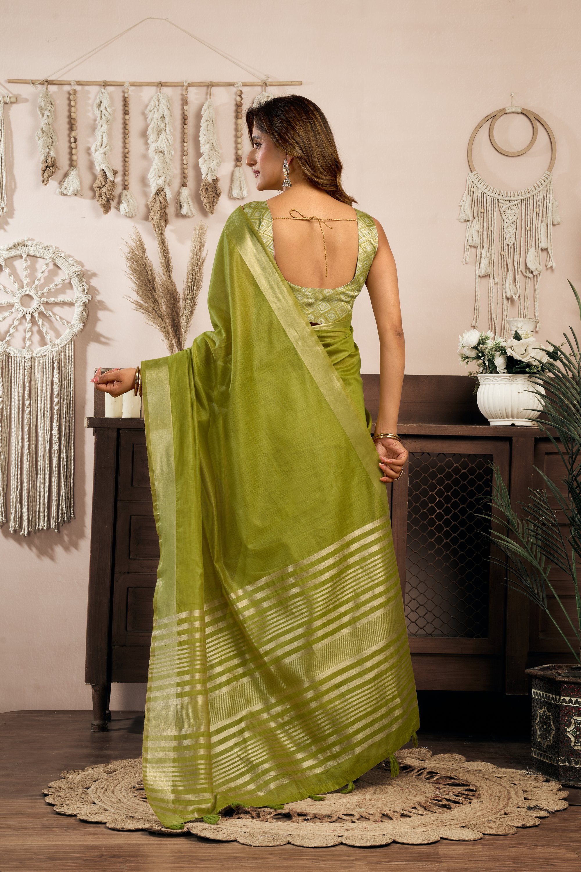Vaibhavi Saree - Olive Lime - Pallu Detail