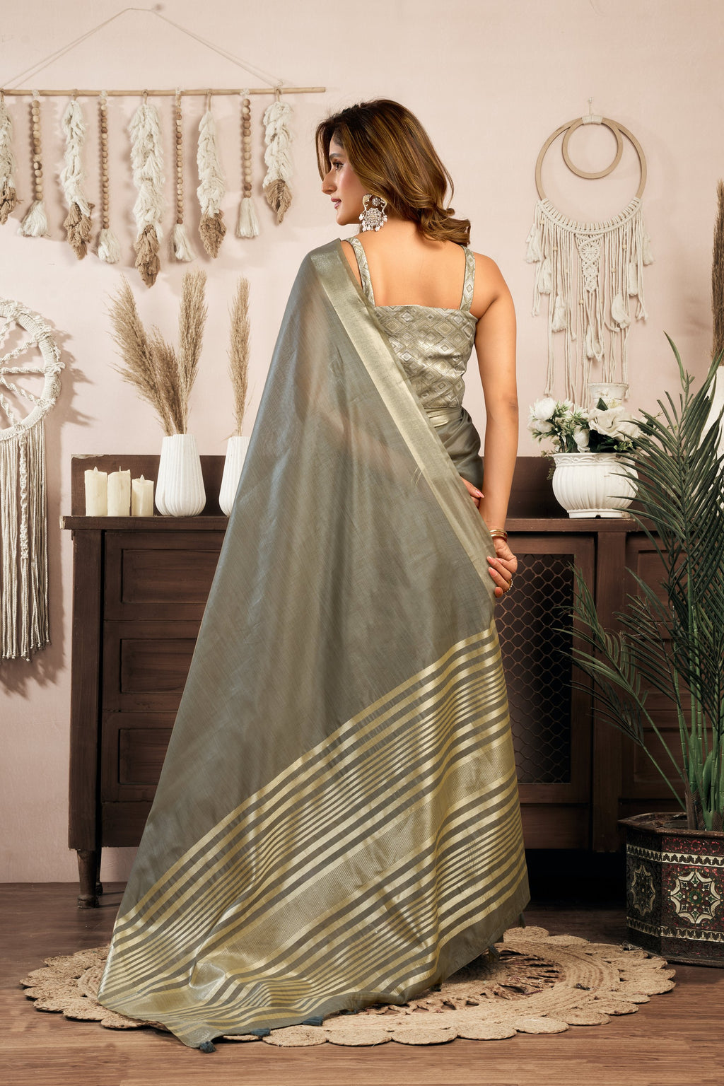 Vaibhavi Saree - Silver Sage - Pallu Detail